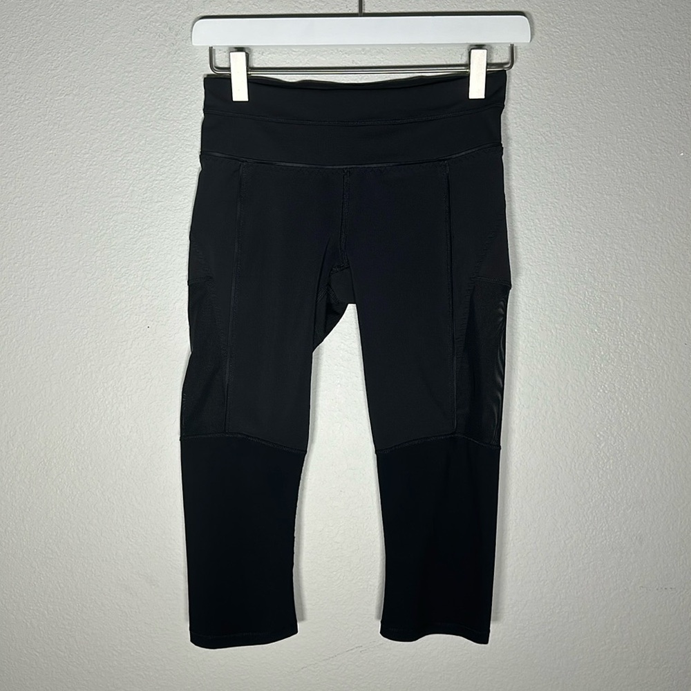 Lululemon Size 4 Black Leggings Crop Mesh